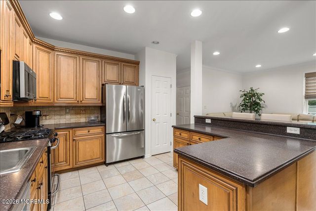 8 Fells Drive, Manalapan, NJ 07726