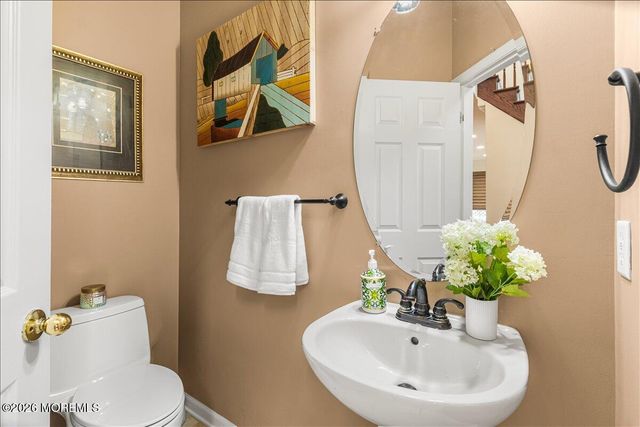 8 Fells Drive, Manalapan, NJ 07726