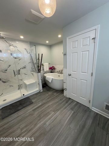 8 Fells Drive, Manalapan, NJ 07726
