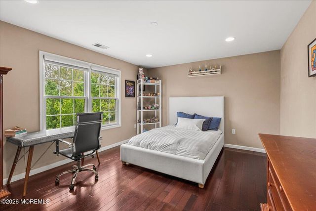 8 Fells Drive, Manalapan, NJ 07726
