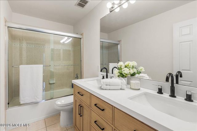 8 Fells Drive, Manalapan, NJ 07726