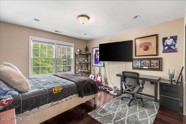 8 Fells Drive, Manalapan, NJ 07726