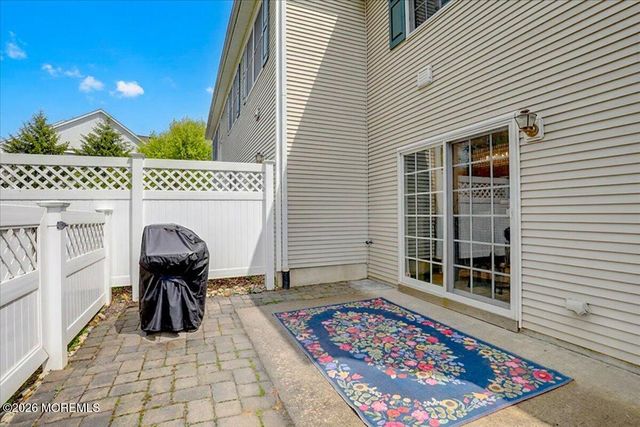 8 Fells Drive, Manalapan, NJ 07726