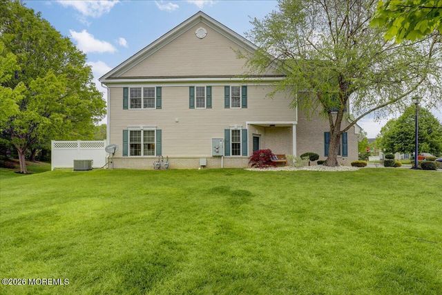 8 Fells Drive, Manalapan, NJ 07726