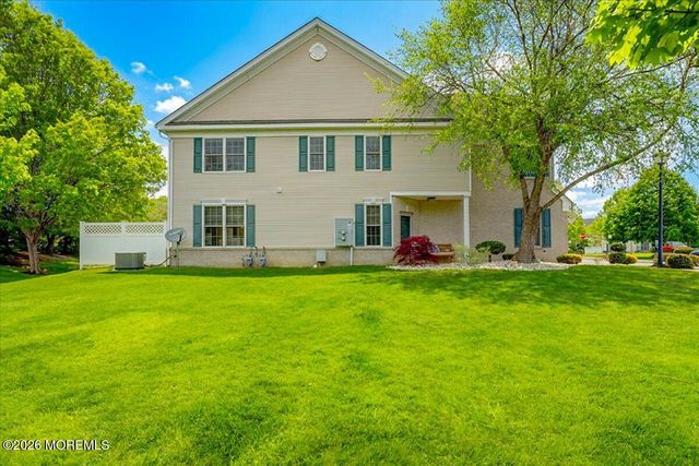 8 Fells Drive, Manalapan, NJ 07726