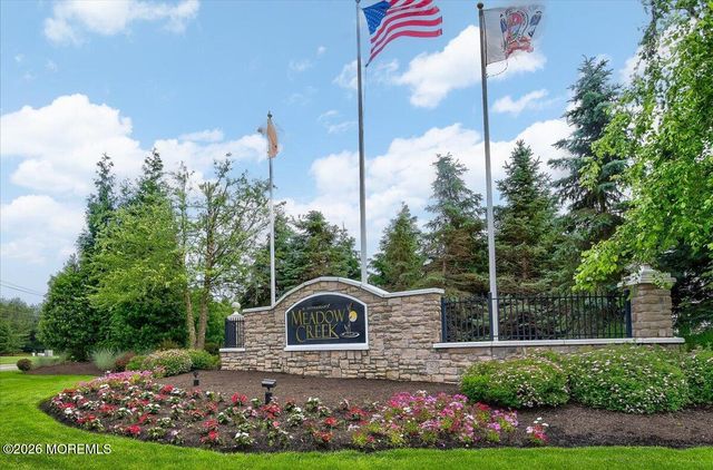 8 Fells Drive, Manalapan, NJ 07726