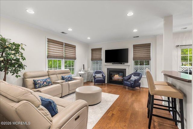 8 Fells Drive, Manalapan, NJ 07726