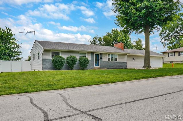 4 Hazelwood Lane, Hazelwood, MO 63042