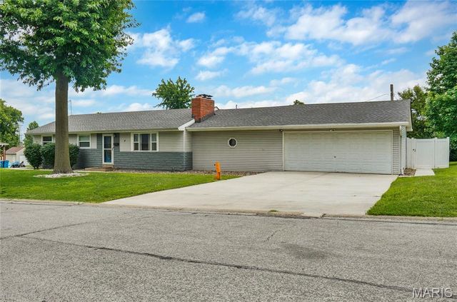 4 Hazelwood Lane, Hazelwood, MO 63042