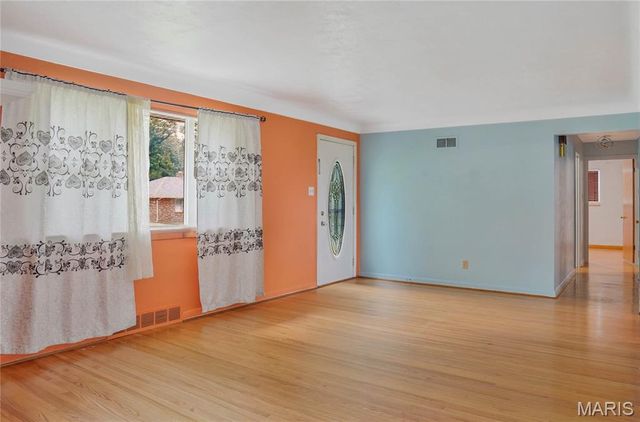 4 Hazelwood Lane, Hazelwood, MO 63042