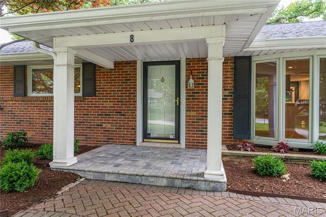 8 Tealwood Drive, Creve Coeur, MO 63141