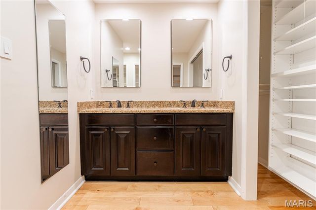 8 Tealwood Drive, Creve Coeur, MO 63141