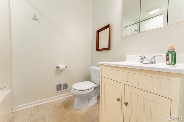 8 Tealwood Drive, Creve Coeur, MO 63141