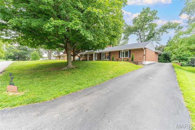 8 Tealwood Drive, Creve Coeur, MO 63141