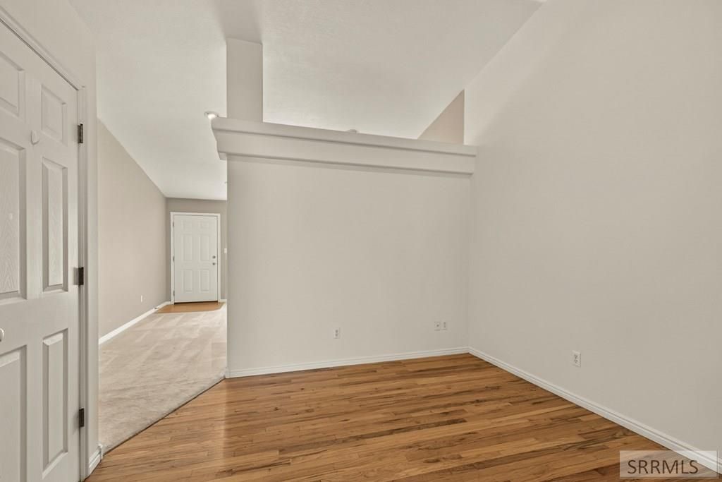 Image 10 of property listing at 2907 E Courtyard Circle, Ammon, ID 83406