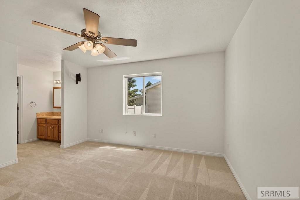 Image 17 of property listing at 2907 E Courtyard Circle, Ammon, ID 83406
