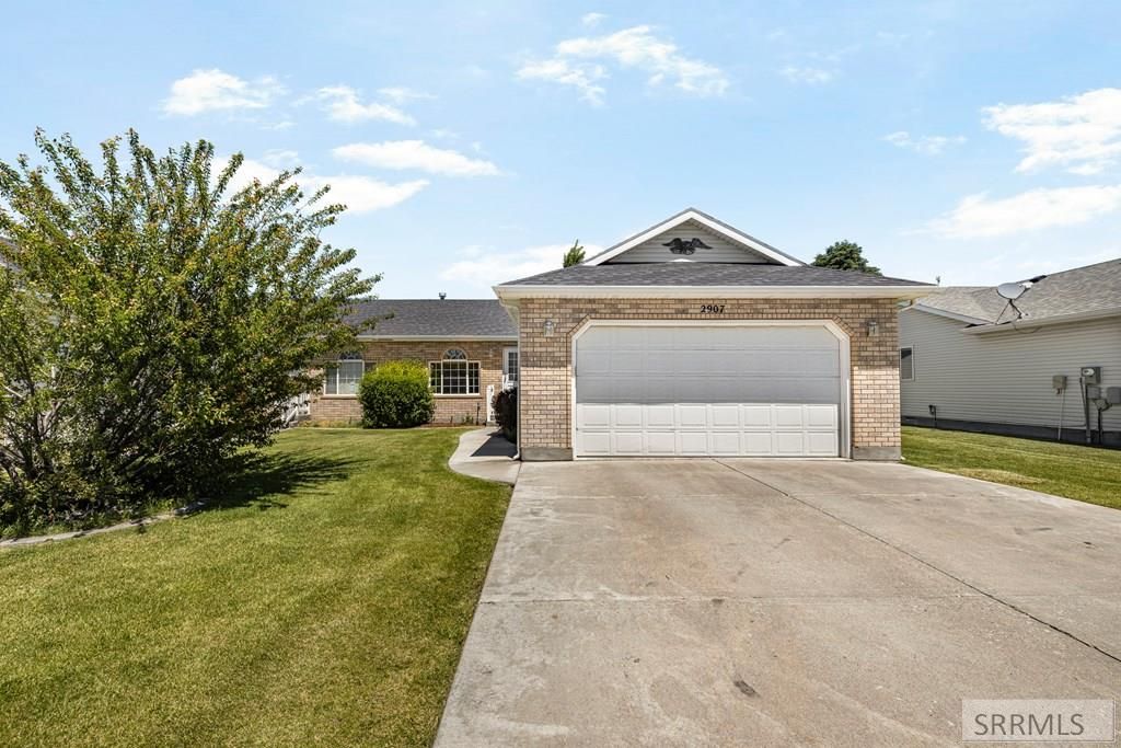 Image 2 of property listing at 2907 E Courtyard Circle, Ammon, ID 83406