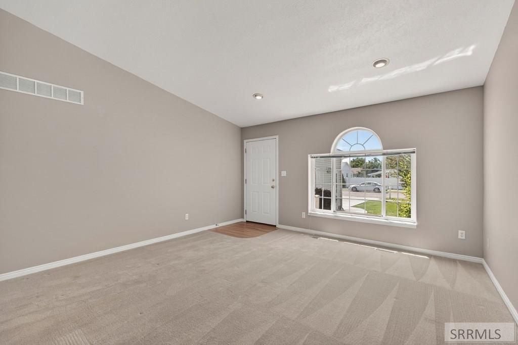 Image 3 of property listing at 2907 E Courtyard Circle, Ammon, ID 83406