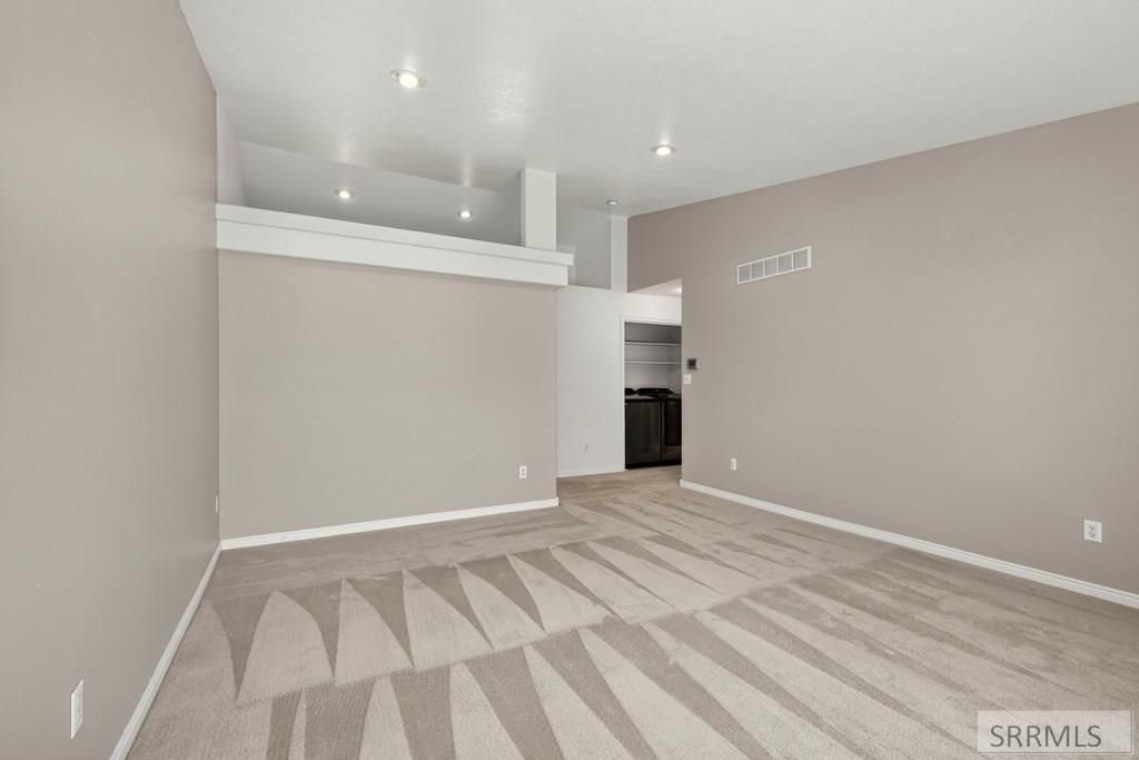 Image 5 of property listing at 2907 E Courtyard Circle, Ammon, ID 83406