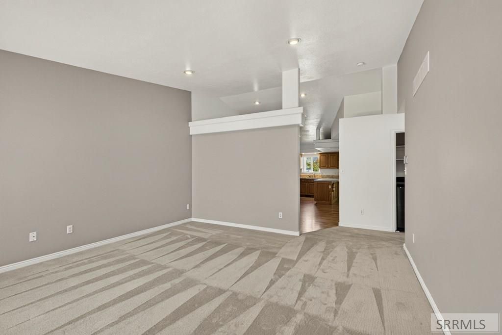 Image 6 of property listing at 2907 E Courtyard Circle, Ammon, ID 83406