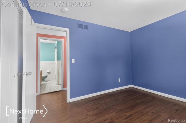 33950 Ecorse Road, Romulus, MI 48174