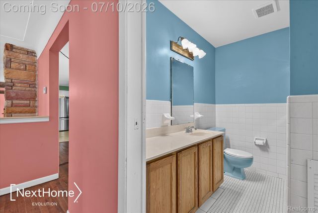 33950 Ecorse Road, Romulus, MI 48174