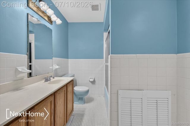 33950 Ecorse Road, Romulus, MI 48174