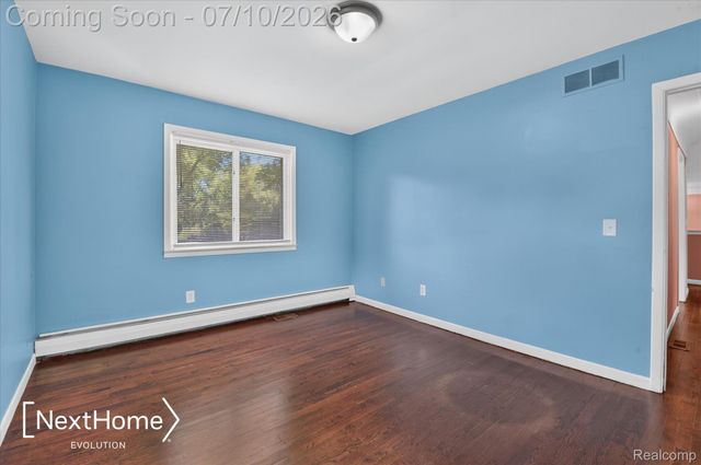 33950 Ecorse Road, Romulus, MI 48174