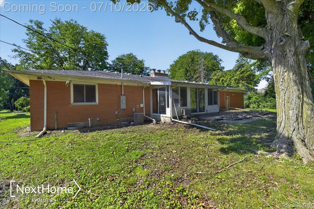 33950 Ecorse Road, Romulus, MI 48174