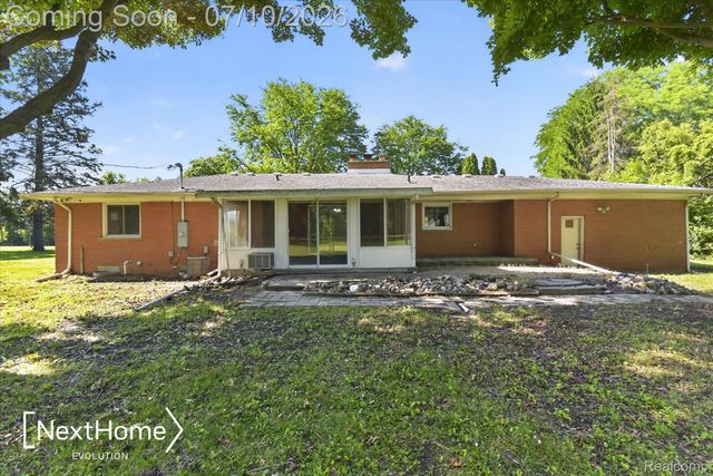 33950 Ecorse Road, Romulus, MI 48174
