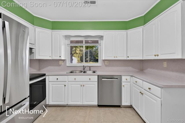 33950 Ecorse Road, Romulus, MI 48174