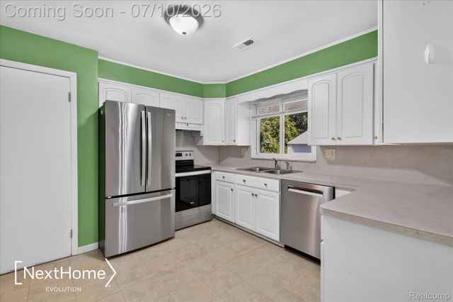 33950 Ecorse Road, Romulus, MI 48174