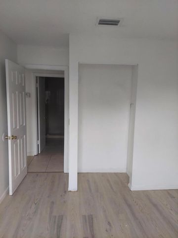 2215 NW 56th Avenue 3-e, Lauderhill, FL 33313