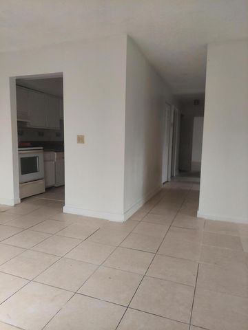 2215 NW 56th Avenue 3-e, Lauderhill, FL 33313