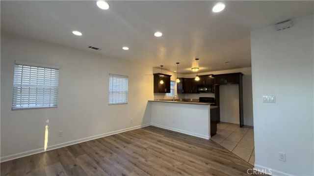 210 W 102nd, Los Angeles, CA 90003
