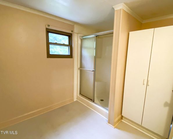 1166 Lake Drive, Dandridge, TN 37725