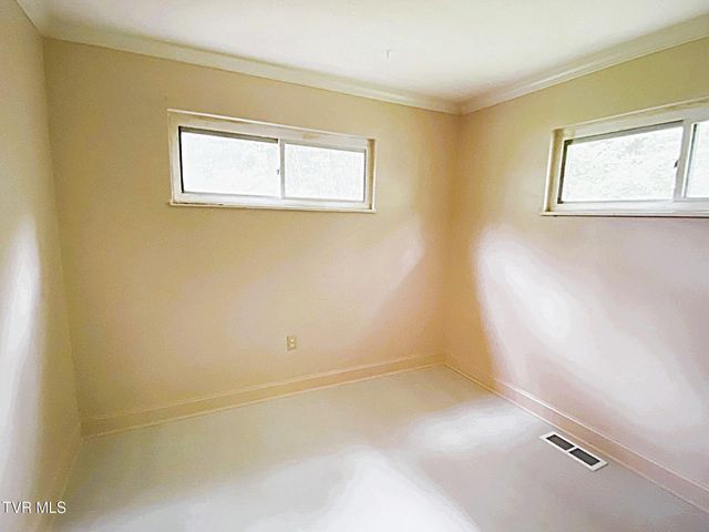 1166 Lake Drive, Dandridge, TN 37725