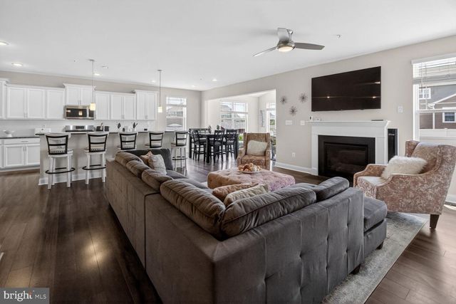 5451 DUNDEE LN, White Plains, MD 20695