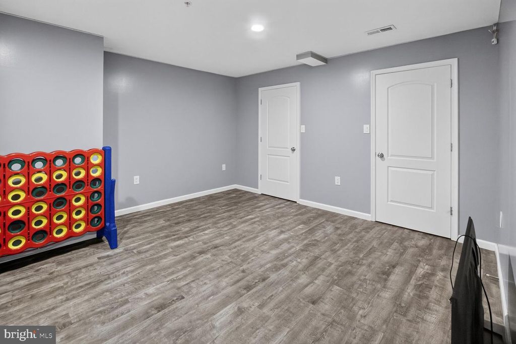 Image 13 of property listing at 5451 DUNDEE LN, White Plains, MD 20695