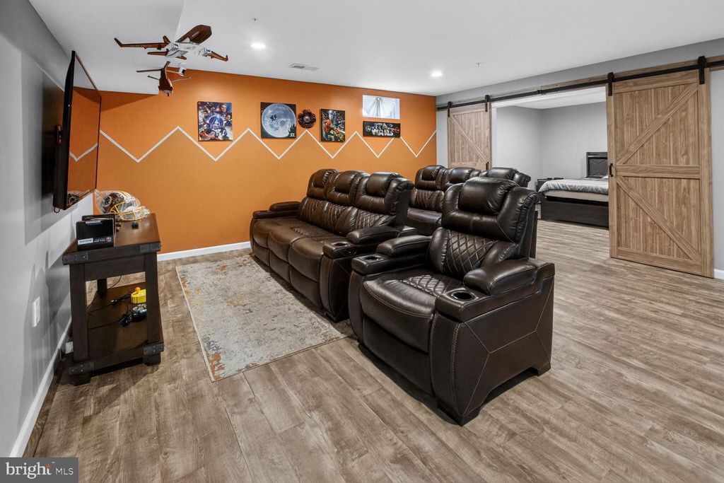 Image 16 of property listing at 5451 DUNDEE LN, White Plains, MD 20695