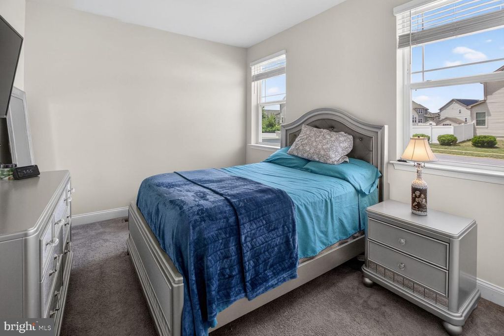 Image 19 of property listing at 5451 DUNDEE LN, White Plains, MD 20695