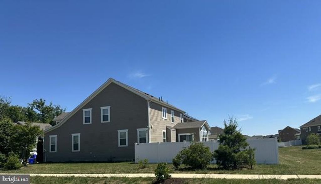 Image 35 of property listing at 5451 DUNDEE LN, White Plains, MD 20695