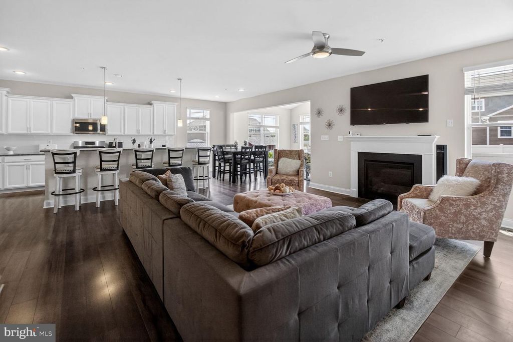 Image 5 of property listing at 5451 DUNDEE LN, White Plains, MD 20695