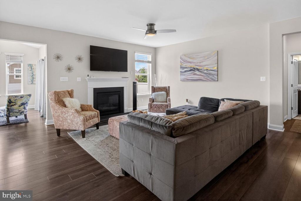 Image 6 of property listing at 5451 DUNDEE LN, White Plains, MD 20695