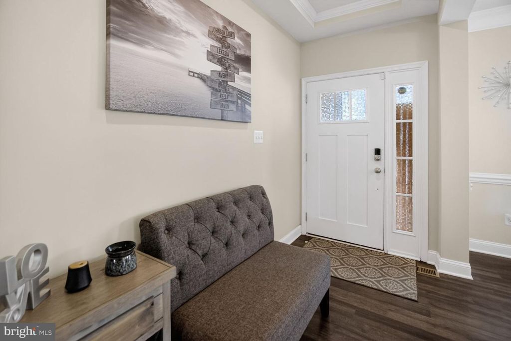Image 7 of property listing at 5451 DUNDEE LN, White Plains, MD 20695