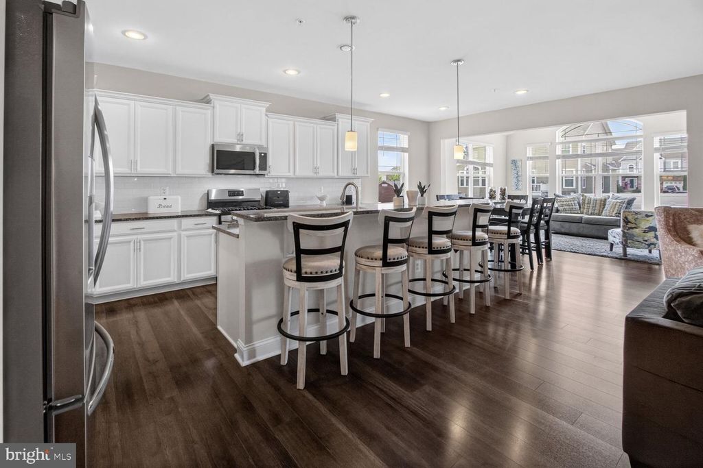Image 8 of property listing at 5451 DUNDEE LN, White Plains, MD 20695