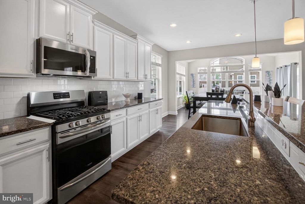 Image 10 of property listing at 5451 DUNDEE LN, White Plains, MD 20695