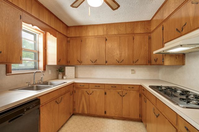 604 FORREST STREET, Burkburnett, TX 76354