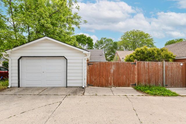 3249 N 79th STREET, Milwaukee, WI 53222