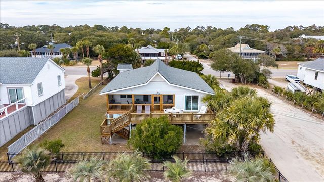 2002 Palmetto Boulevard, Edisto Island, SC 29438
